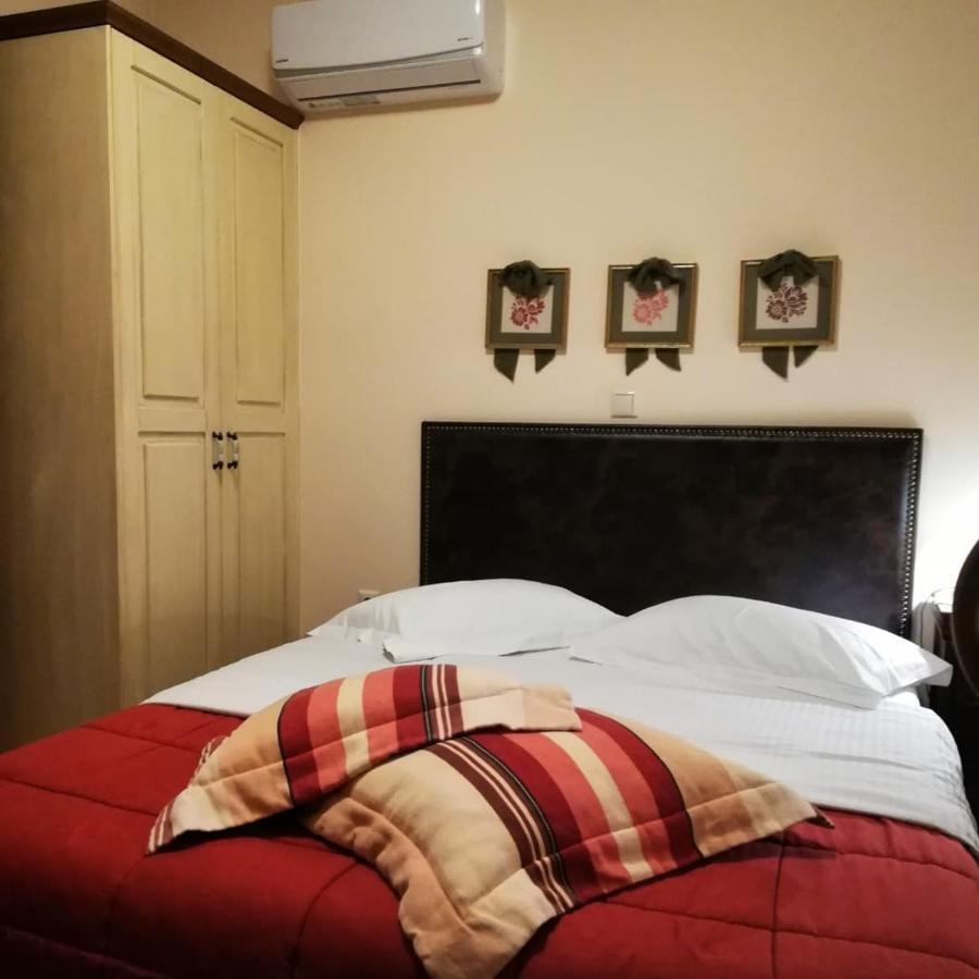 Valentini Guesthouse Karpenísion エクステリア 写真