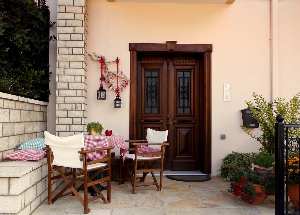 Valentini Guesthouse Karpenísion エクステリア 写真