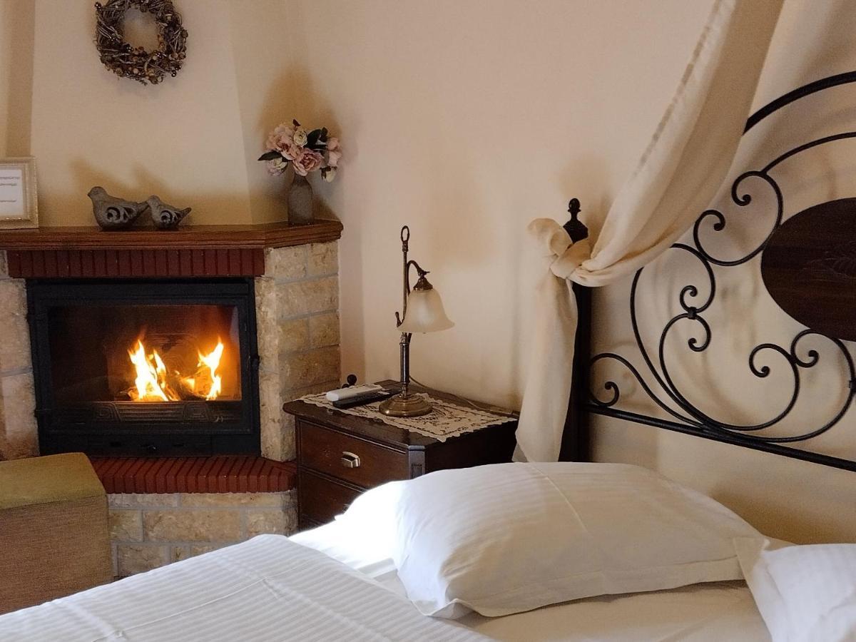 Valentini Guesthouse Karpenísion エクステリア 写真