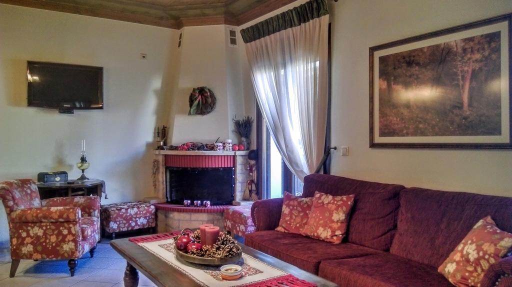 Valentini Guesthouse Karpenísion エクステリア 写真