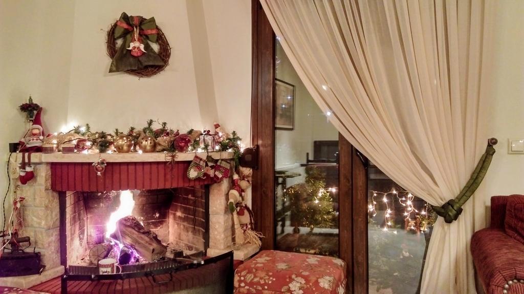 Valentini Guesthouse Karpenísion エクステリア 写真
