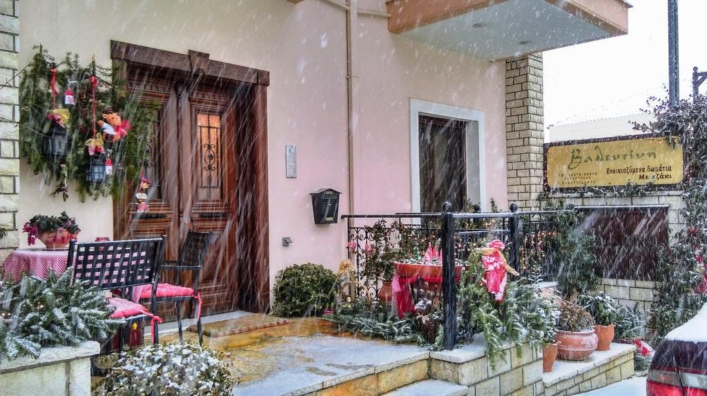 Valentini Guesthouse Karpenísion エクステリア 写真