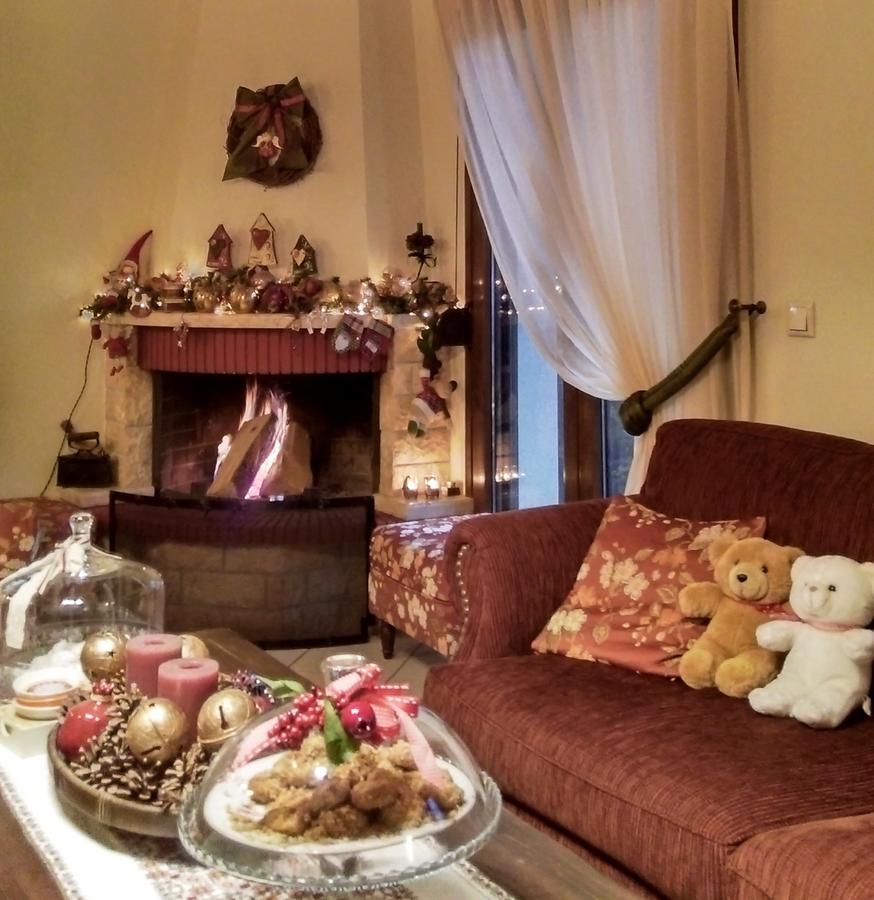 Valentini Guesthouse Karpenísion エクステリア 写真