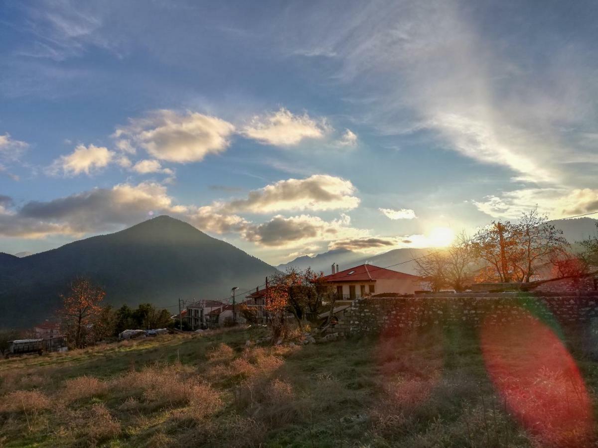 Valentini Guesthouse Karpenísion エクステリア 写真