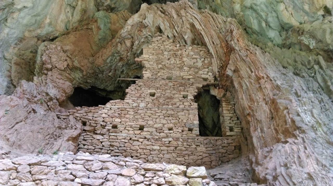 Valentini Guesthouse Karpenísion エクステリア 写真